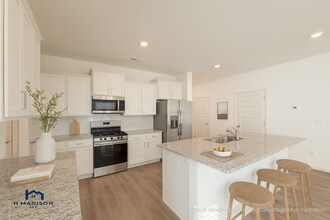 2068 Gadwall Dr in Alabaster, AL - Building Photo - Building Photo