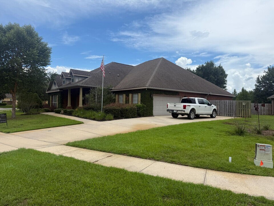 305 Mango Ln in Freeport, FL - Building Photo