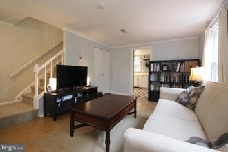 27 Bickel Ct in Sterling, VA - Building Photo - Building Photo