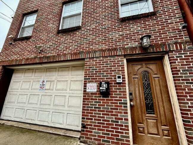 63 Franklin St in Jersey City, NJ - Building Photo - Building Photo