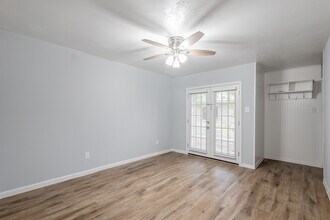 1404 Summit St in College Station, TX - Foto de edificio - Building Photo