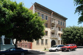 673 Shatto Pl in Los Angeles, CA - Foto de edificio - Building Photo
