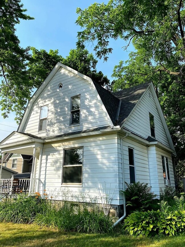 property at 1009 Michigan Ave