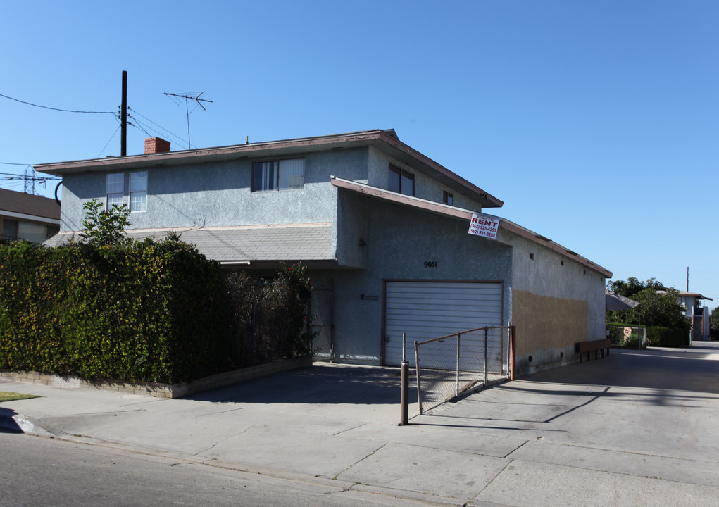 9031 Park St in Bellflower, CA - Building Photo