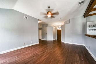 8131 Split Oak Dr in Houston, TX - Building Photo - Building Photo