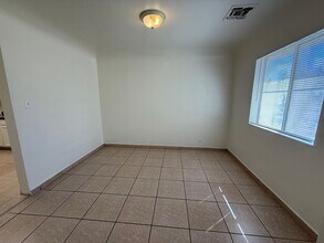 322 Lincoln Ave in Bakersfield, CA - Building Photo - Building Photo