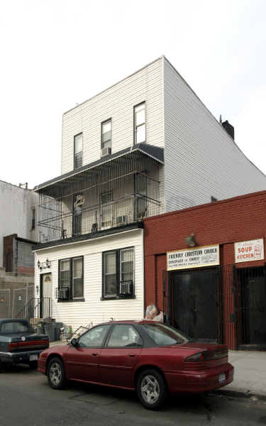 567 Hart St in Brooklyn, NY - Building Photo