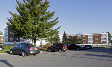 Commodore in Ottawa, ON - Building Photo - Building Photo