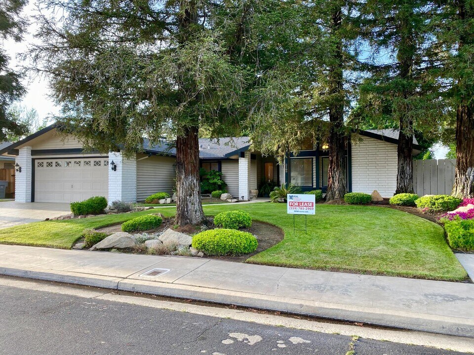 2189 Vartikian Ave in Clovis, CA - Building Photo