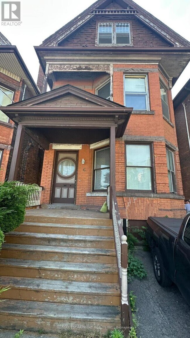 property at 6 West Avenue N