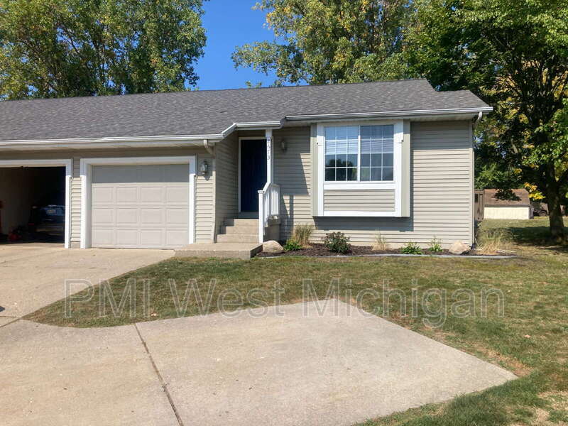 2673 Woodmeadow Dr SE in Grand Rapids, MI - Building Photo