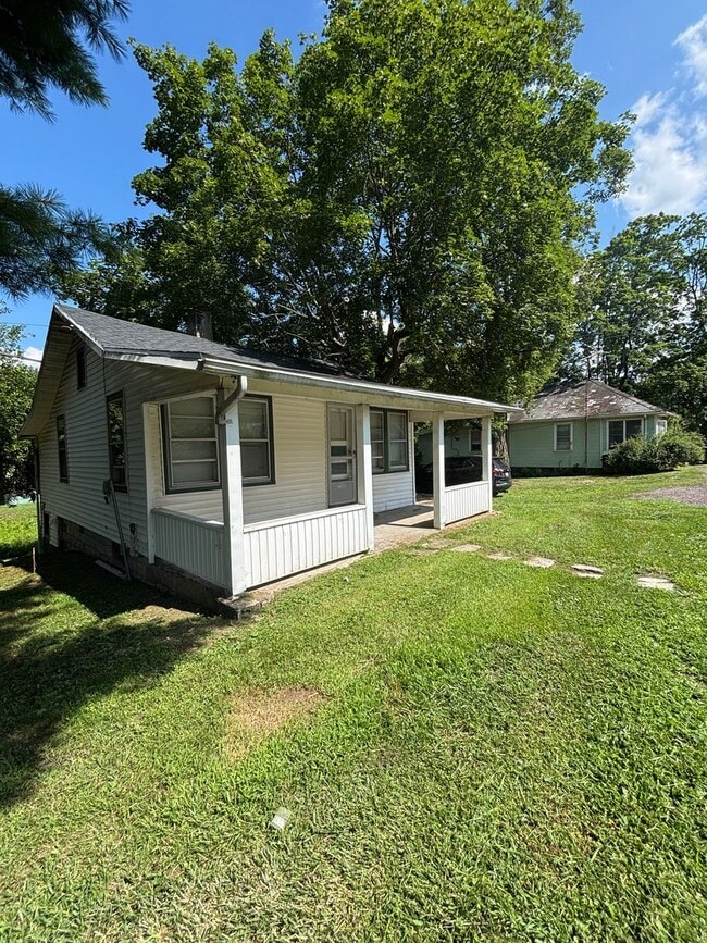property at 2135 S Delaware Dr