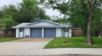 1702 Lawyer St, Unit A in College Station, TX - Building Photo
