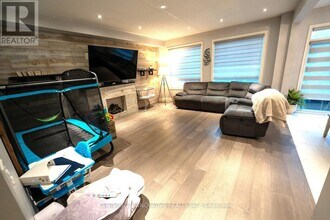 2406 Bridle Rd in Oshawa, ON - Building Photo - Building Photo