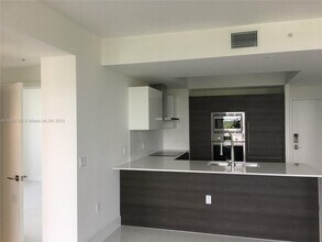 301 Altara Ave, Unit 635 in Coral Gables, FL - Building Photo - Building Photo