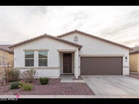 6928 S 77th Ln in Phoenix, AZ - Building Photo