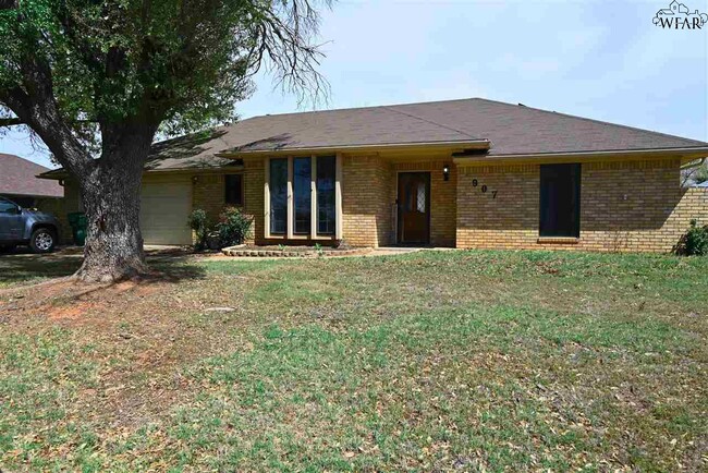 property at 907 Sugarbush Ln