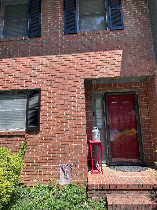 property at 1914 Meadowbrook Cir NW