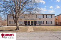 1028 Wild Cherry Ln in University City, MO - Foto de edificio - Building Photo