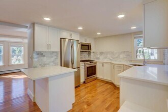 45 Frairy St, Unit A in Medfield, MA - Building Photo - Building Photo