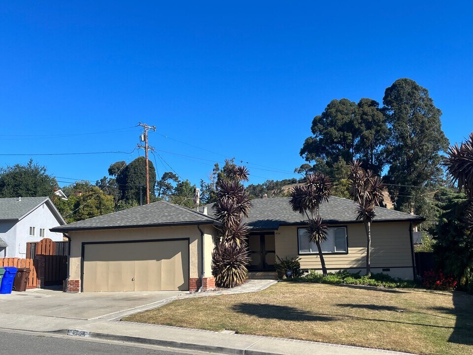 4524 Fieldcrest Dr in Richmond, CA - Building Photo
