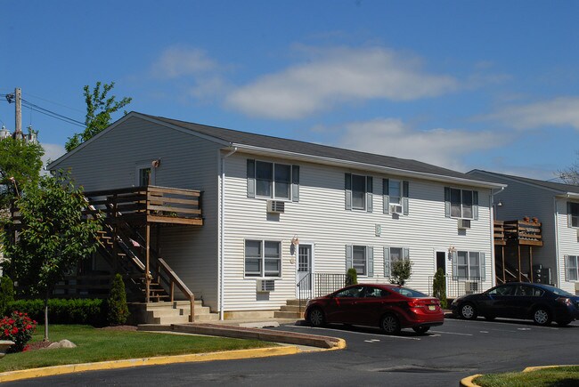 Shore Landing in Highlands, NJ - Foto de edificio - Building Photo