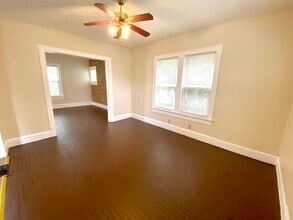 2302 10th St NW in Canton, OH - Foto de edificio - Building Photo