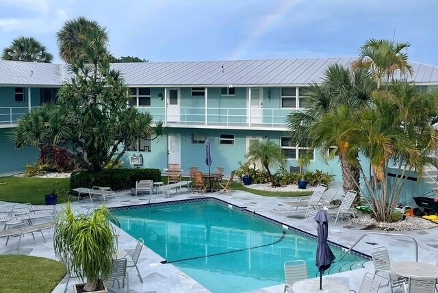 400 Northlake Ct, Unit 102 in North Palm Beach, FL - Foto de edificio