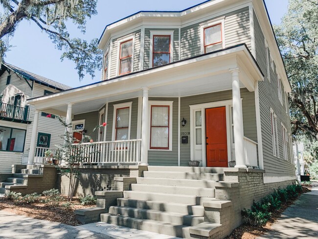 2501 Barnard St in Savannah, GA - Building Photo - Building Photo