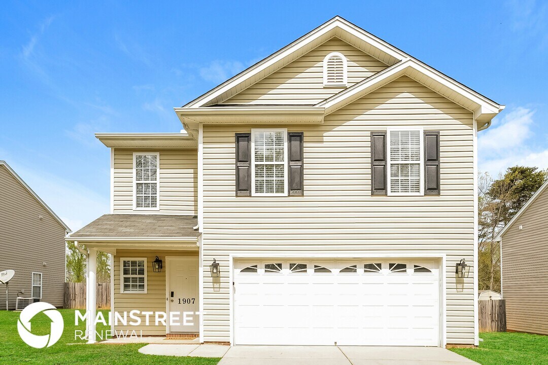 1907 Foust Rd in Greensboro, NC - Building Photo