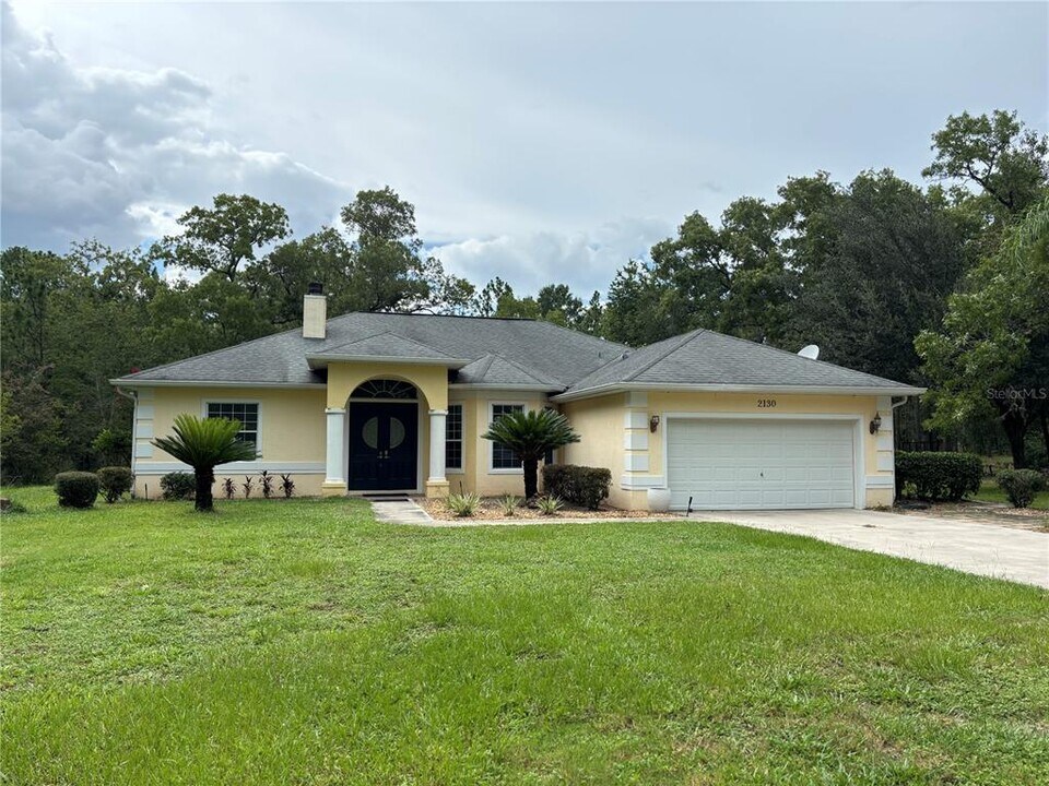 2130 Co Rd 243B in Wildwood, FL - Building Photo