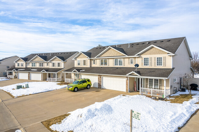 Meadowridge Townhomes in Des Moines, IA - Foto de edificio - Building Photo