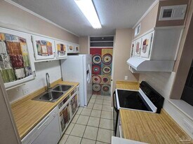 2303 W Michigan Ave in Pensacola, FL - Building Photo