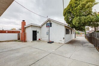 304 W Spruce Ave in Inglewood, CA - Building Photo - Building Photo
