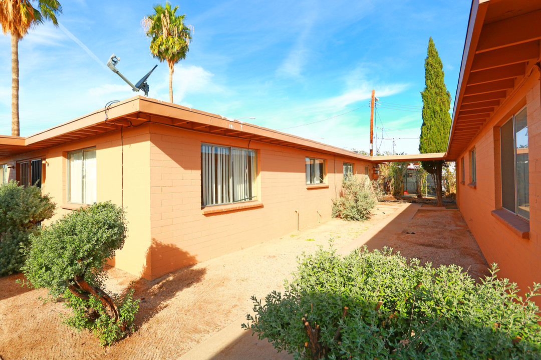 Craycroft Park in Tucson, AZ - Building Photo