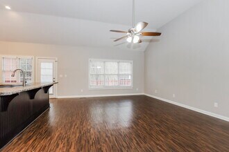 2414 Amber Glen Dr in Murfreesboro, TN - Foto de edificio - Building Photo