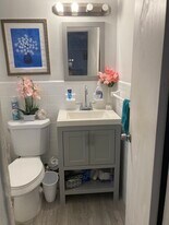 915 NE 16th Ter, Unit 4