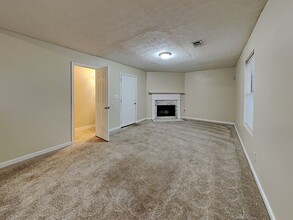 6584 Rebecca Lou Ln in Lithonia, GA - Building Photo - Building Photo