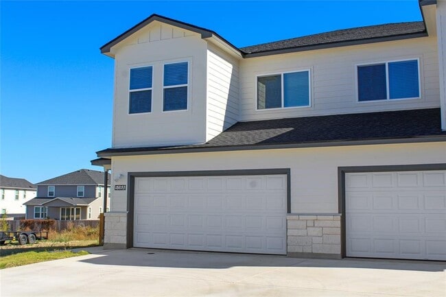 518 Whirlaway Dr in Jarrell, TX - Building Photo - Building Photo