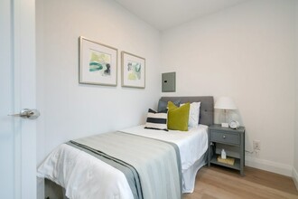 2707 Yonge St in Toronto, ON - Building Photo - Building Photo