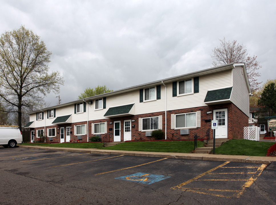 Yorkview Apartments in Massillon, OH - Building Photo