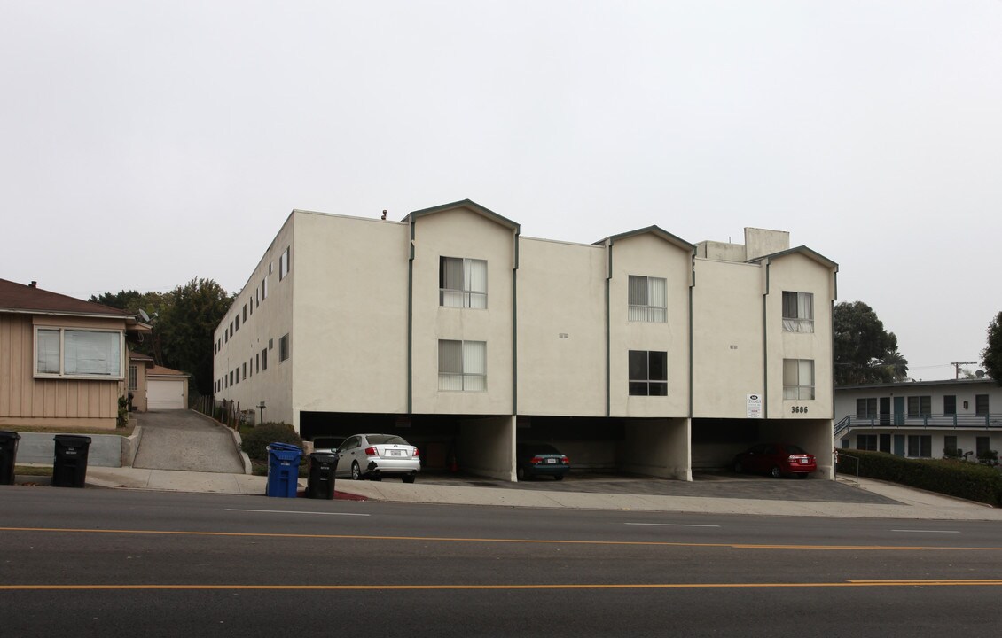 3686 South Centinela Avenue in Los Angeles, CA - Foto de edificio