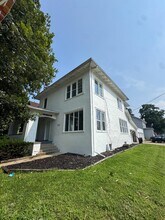 601 E Washington St in Bloomington, IL - Building Photo - Building Photo