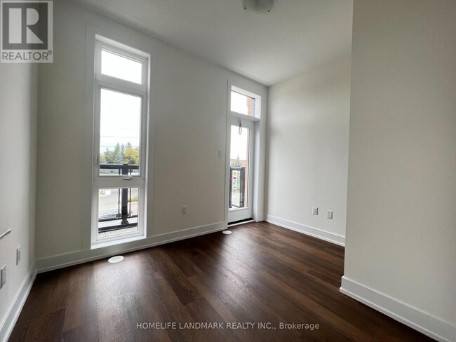 12860-12860 Yonge St in Richmond Hill, ON - Building Photo - Building Photo