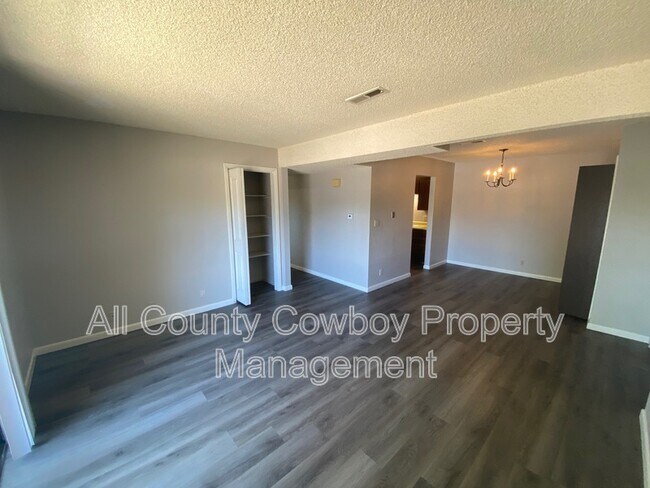 267 N 8th St in Laramie, WY - Foto de edificio - Building Photo
