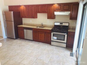 12 Catawba Ct in Monmouth Junction, NJ - Building Photo - Building Photo