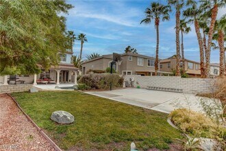 2500 Hacker Dr in Henderson, NV - Building Photo - Building Photo
