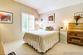 2020 Camino de la Reina, Unit 206 in San Diego, CA - Building Photo - Building Photo