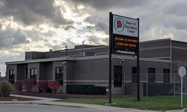 10451 Carol Ct, Unit 2E in Rosemont, IL - Building Photo - Building Photo