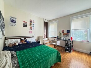 318 Saint Paul St, Unit 4 in Brookline, MA - Foto de edificio - Building Photo